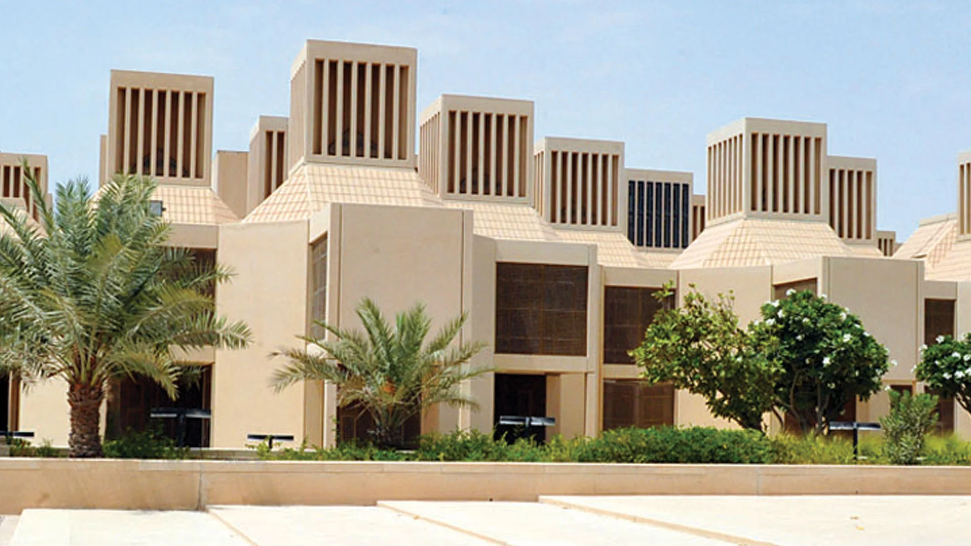 بمزايا عالية ورواتب تنافسية تعلن جامعة قطر عن وظائف أعضاء هيئة تدريس جدد لعدد من التخصصات