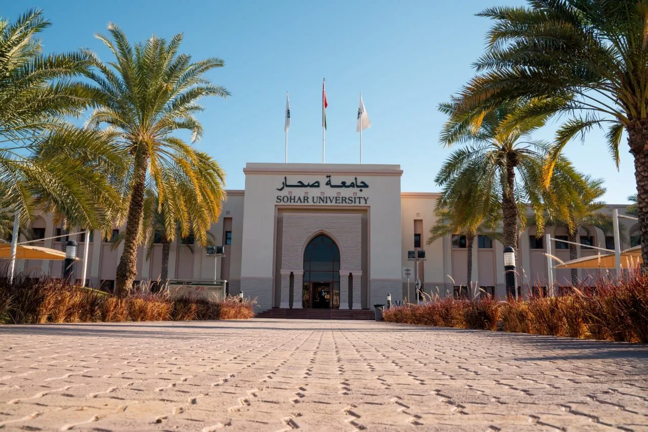 جامعة صحار في سلطنة عمان تعلن حاجتها إلى أعضاء هيئة التدريس في 21 تخصصا .. هنالا التقديم